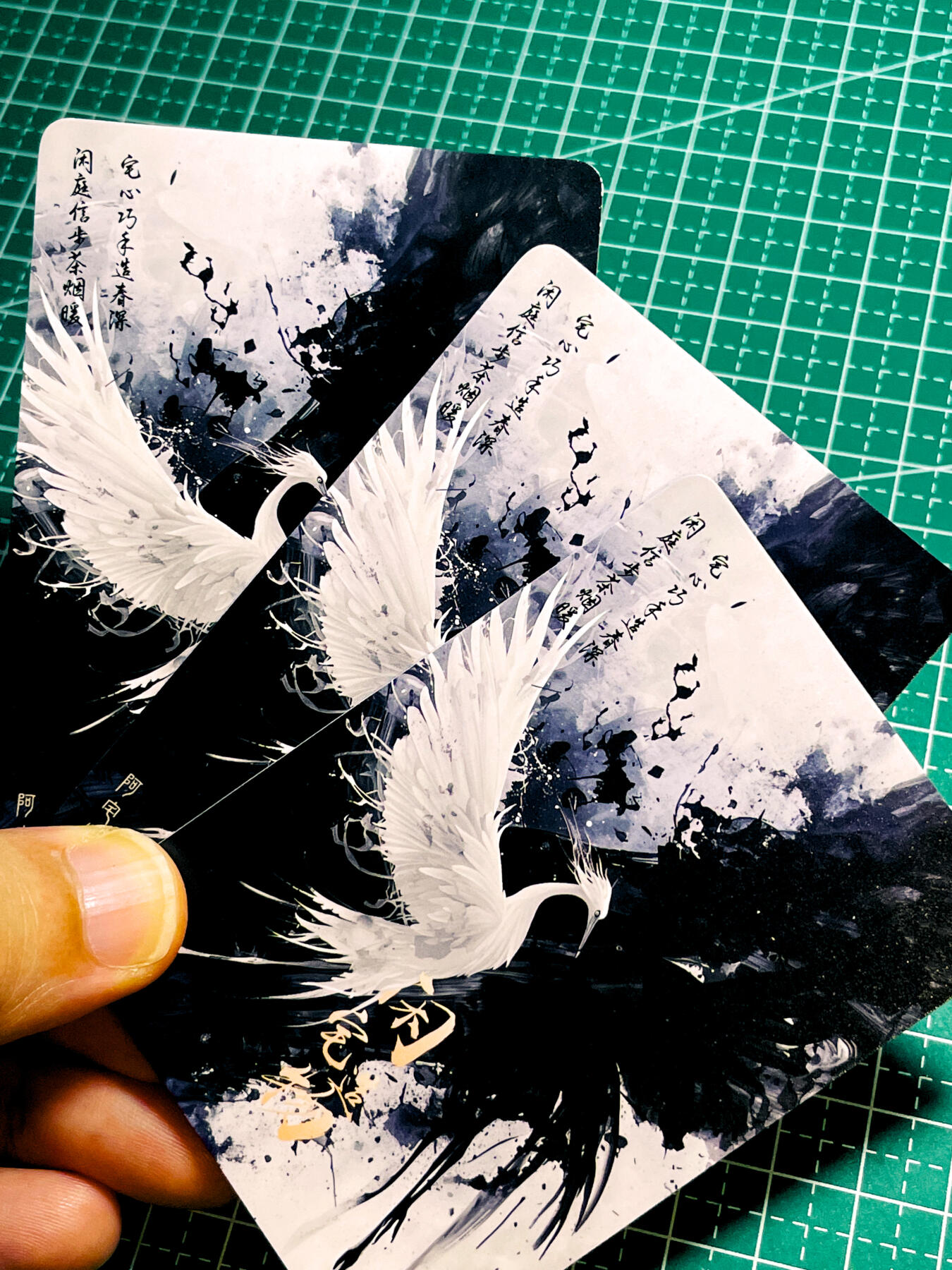 【关注参拍有赠卡】显眼宝31期  9.10日晚9:30截止 逝者如斯夫不舍昼夜 宅家 不知名小套卡 一套3张 彩闪工艺 63*88