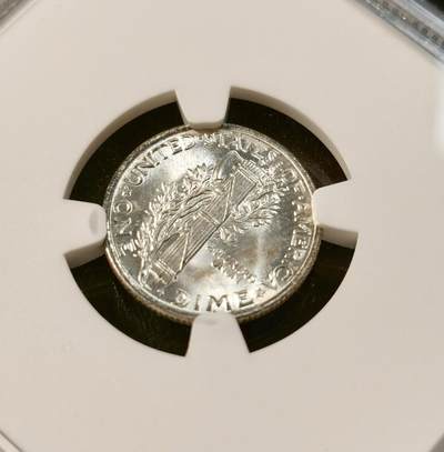 甄臻铺-世界币章拍卖（第33期），送拍享返佣金等优惠多多 NGC-MS65 1942年美国小飞侠，早期高分卷拆