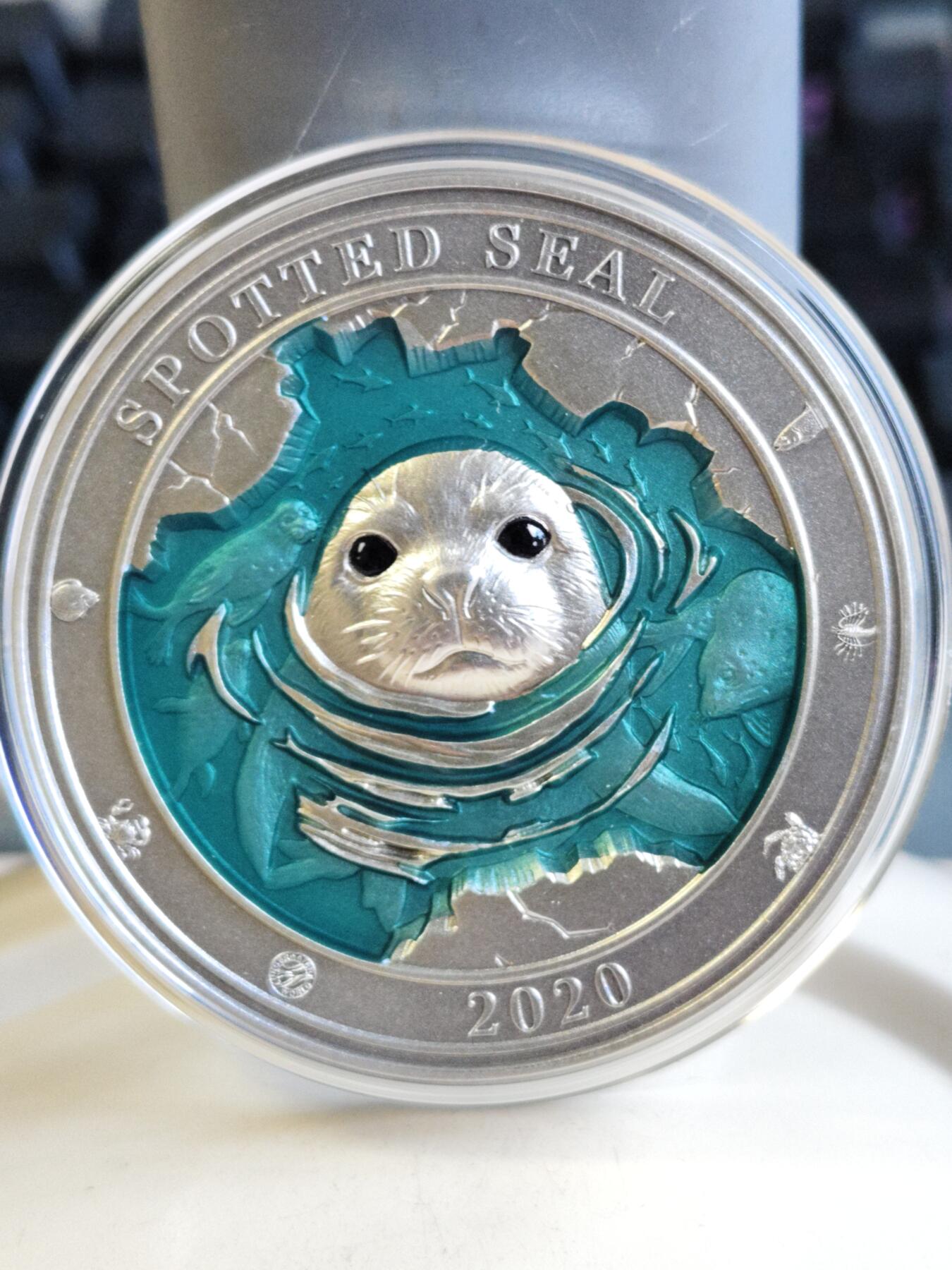 第175期拍卖【长期征集拍品】 巴巴多斯2020年海底世界系列海豹镶透明珐琅银币，999银，发行999枚