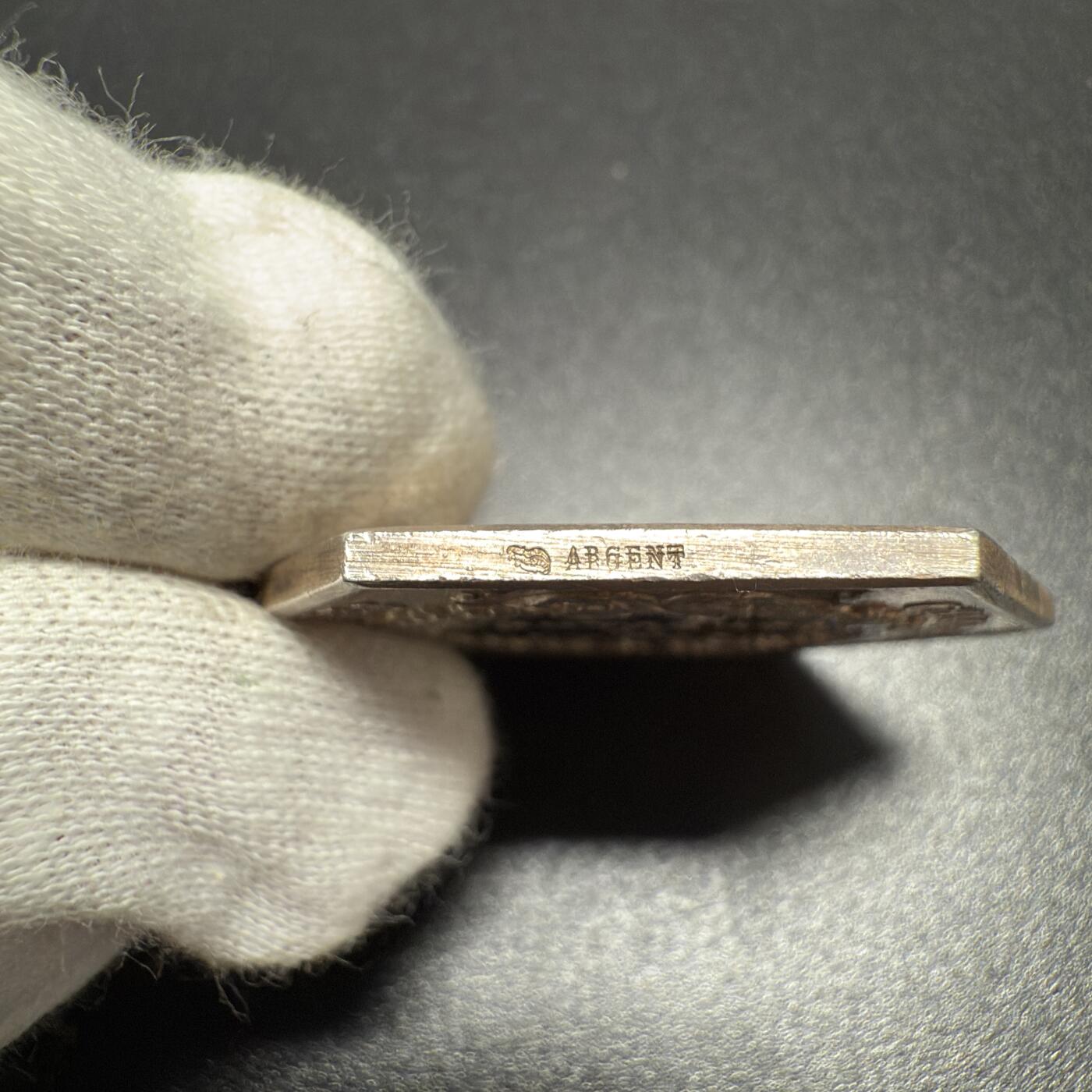 「木头集藏」章牌专场-第61场 法国布尔日商会银章，直径: 36 mm，28.3 g，边铭：丰饶角 ARGENT，正面刻画了布尔日市城市盾徽，少见银章。