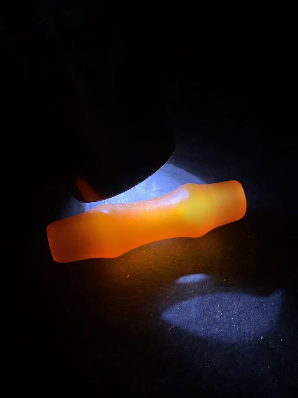 高玉化玛瑙随形竹节桶珠一颗，