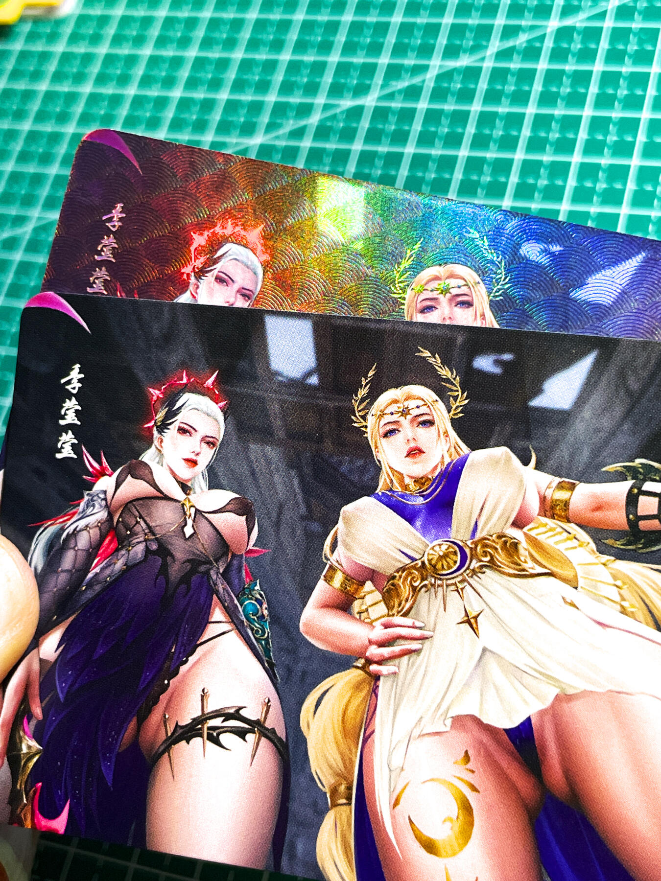 【关注参拍有赠卡】显眼宝31期  9.10日晚9:30截止 逝者如斯夫不舍昼夜 嘎嘎鸭 经典对卡系列  2渐变 一对2张 折光彩闪 小卡尺寸