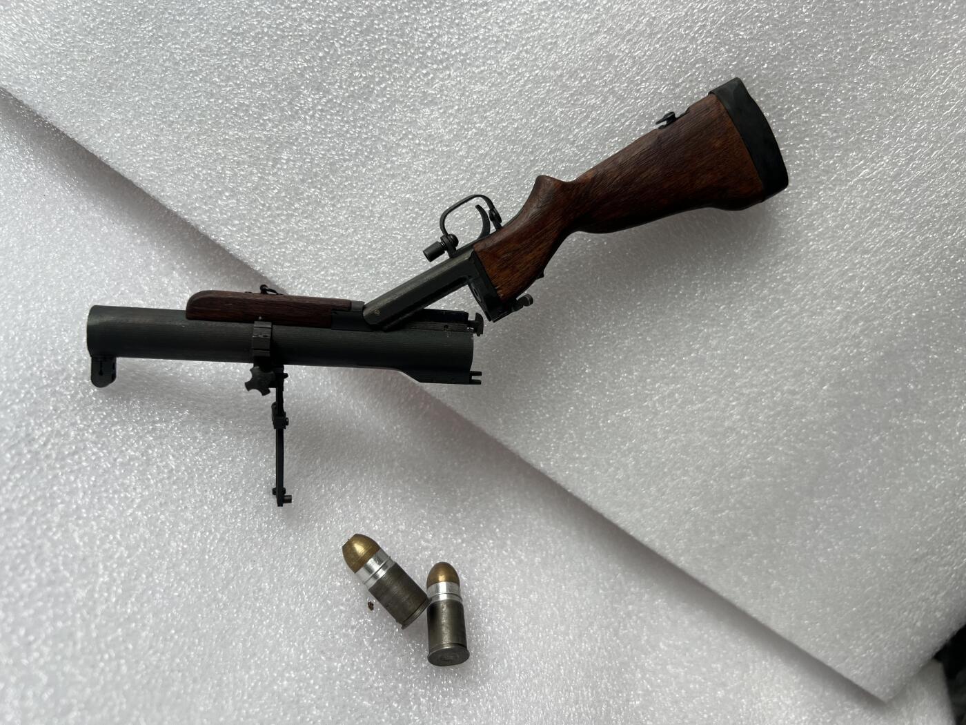 零元拍：H&G 1/4 M79榴蛋仓模型，全金属，含两枚蛋蛋，无背带，全品没毛病。无包装。