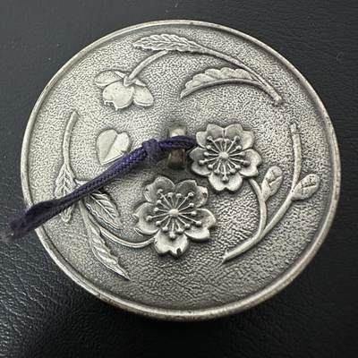 蒂克钱币-第40场 日本徽章 企业章自动拍 - 日本 1981年 樱花图案 毕业纪念章 60mm 143.8g