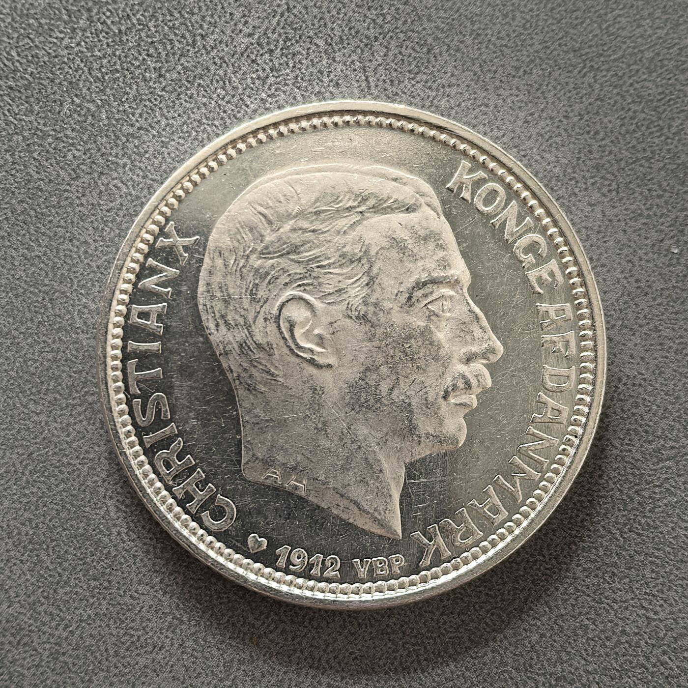 道一币馆币章第一百四十五场 丹麦1912年弗雷德里克八世逝世和克里斯蒂安十世继位2克朗银币 15g 800S 