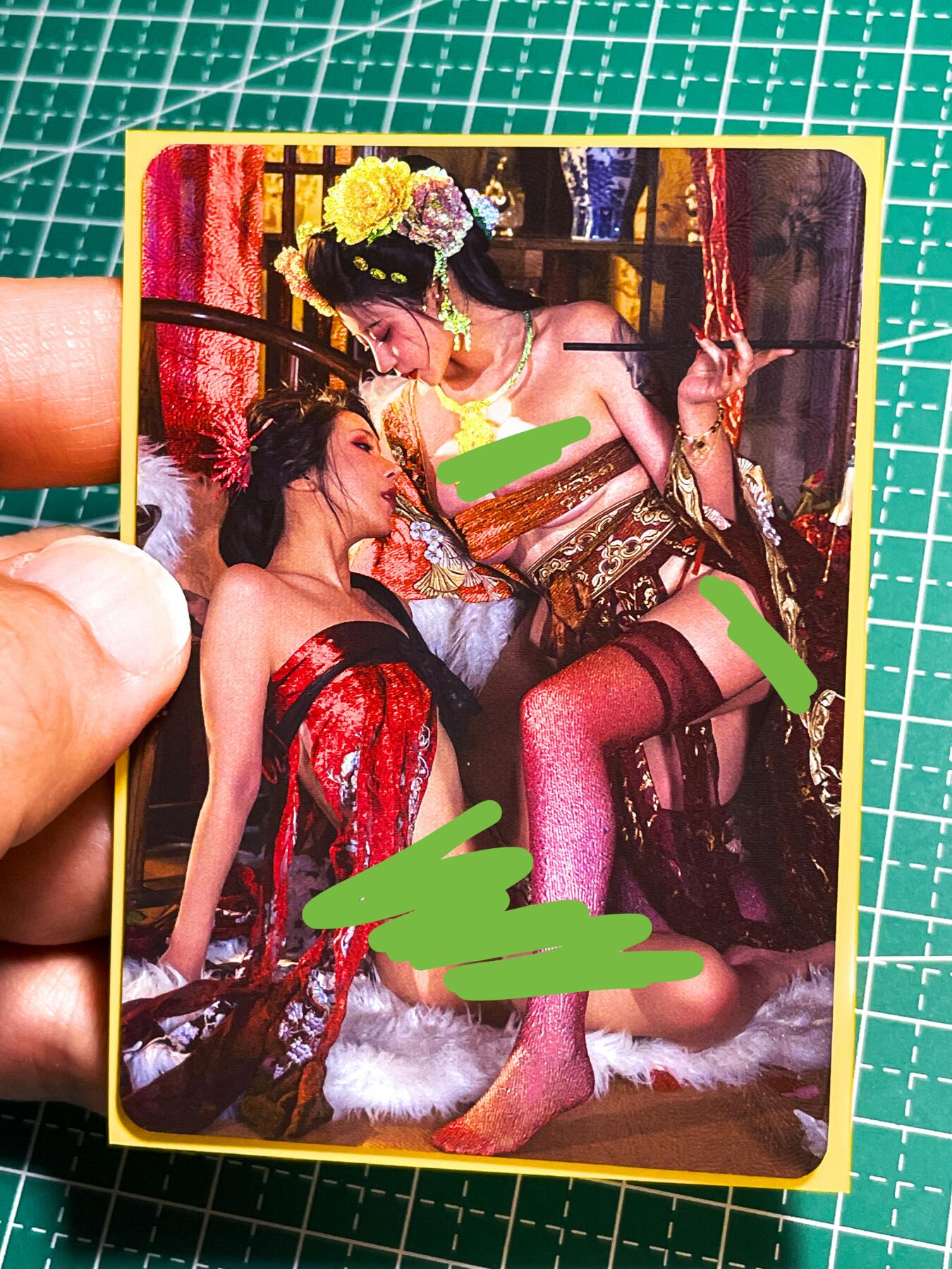 【关注参拍有赠卡】显眼宝31期  9.10日晚9:30截止 逝者如斯夫不舍昼夜 红丝袜系列 经典火爆 散配1张 最受欢迎系列  折光彩闪工艺 63*88