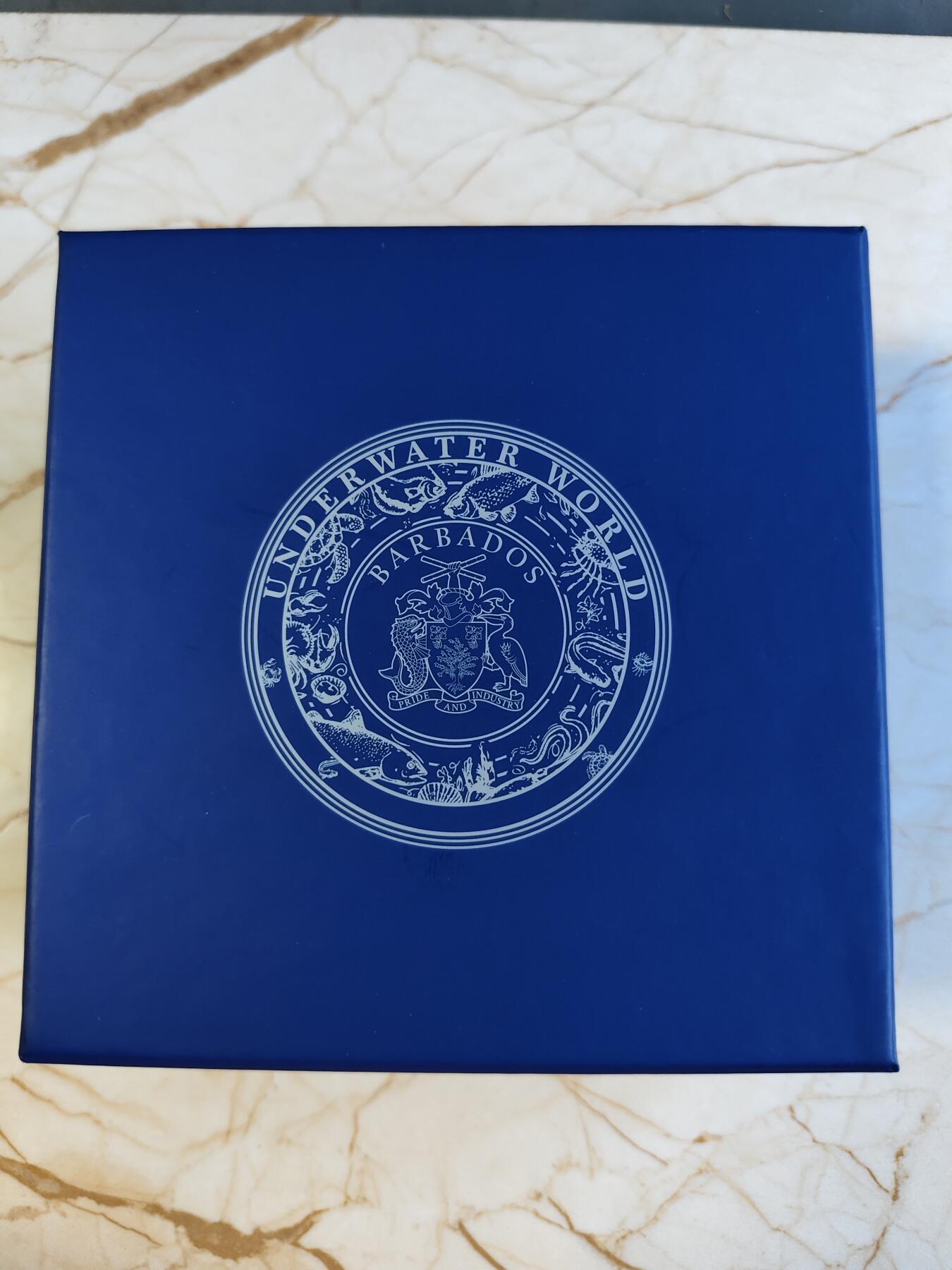 第175期拍卖【长期征集拍品】 巴巴多斯2019海底世界系列3海豚镶透明珐琅银币,999银，发行999枚，3盎司