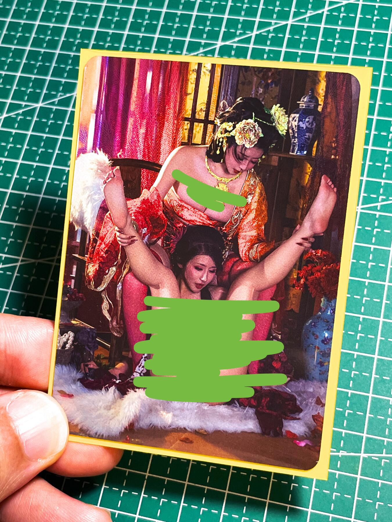 【关注参拍有赠卡】显眼宝31期  9.10日晚9:30截止 逝者如斯夫不舍昼夜 红丝袜系列 经典火爆 散配1张 最受欢迎系列  折光彩闪工艺 63*88