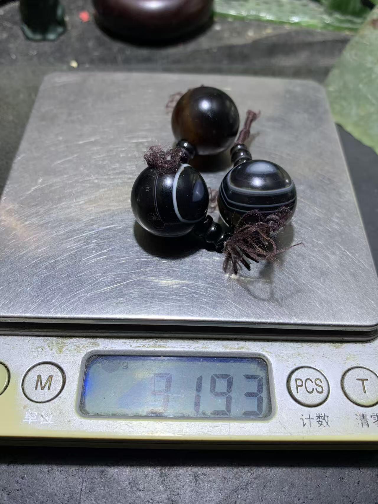通货药师玛瑙通货佛头三通3颗。