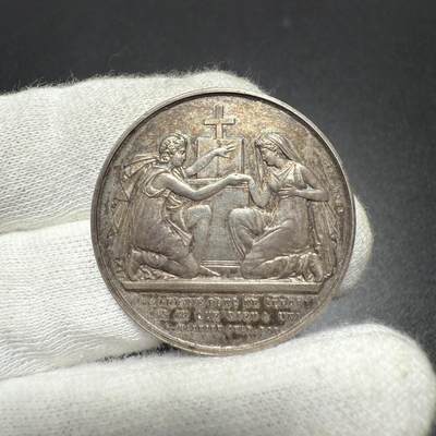 「木头集藏」章牌专场-第61场 - 1864年法国婚礼银章，直径：32 mm，13.9 g，边铭：蜜蜂 ARGENT，背面花体刻字很美，品相不错！