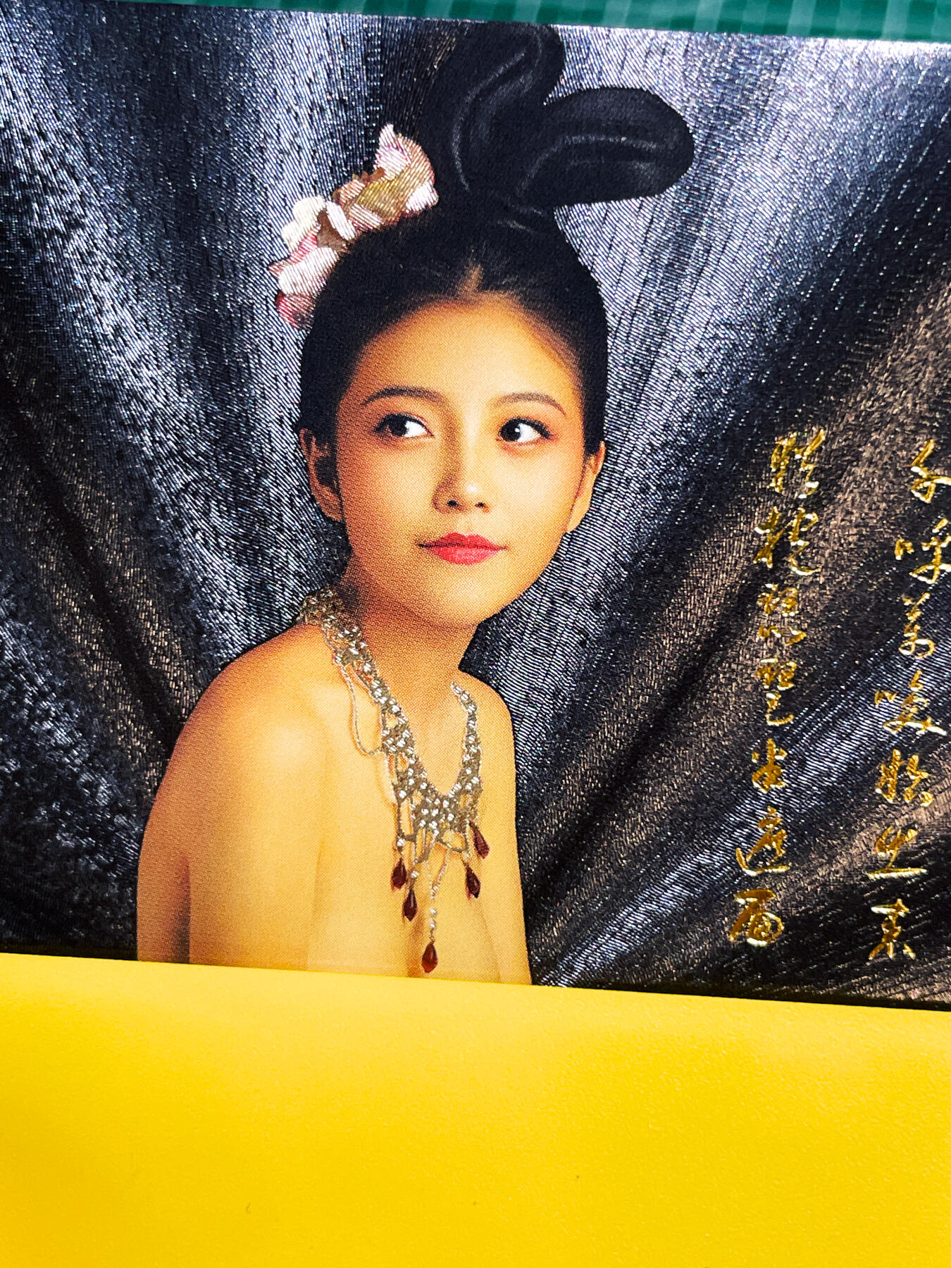 【关注参拍有赠卡】显眼宝31期  9.10日晚9:30截止 逝者如斯夫不舍昼夜 经典颜值 超高艺术 推荐收藏 千呼万唤始出来 犹抱琵琶半遮面  折光粗闪大卡尺寸  63*88