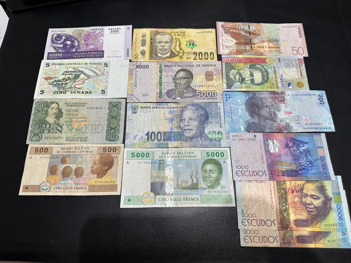 《外钞收藏家》第五百六十六期（本期精选热门裸币、优质评级币）（本平台长期征集拍品、欢迎藏友们联系合作） 非洲纸币一组 佛得角、中非、南非、安哥拉等14张一起 非全新 品相如图