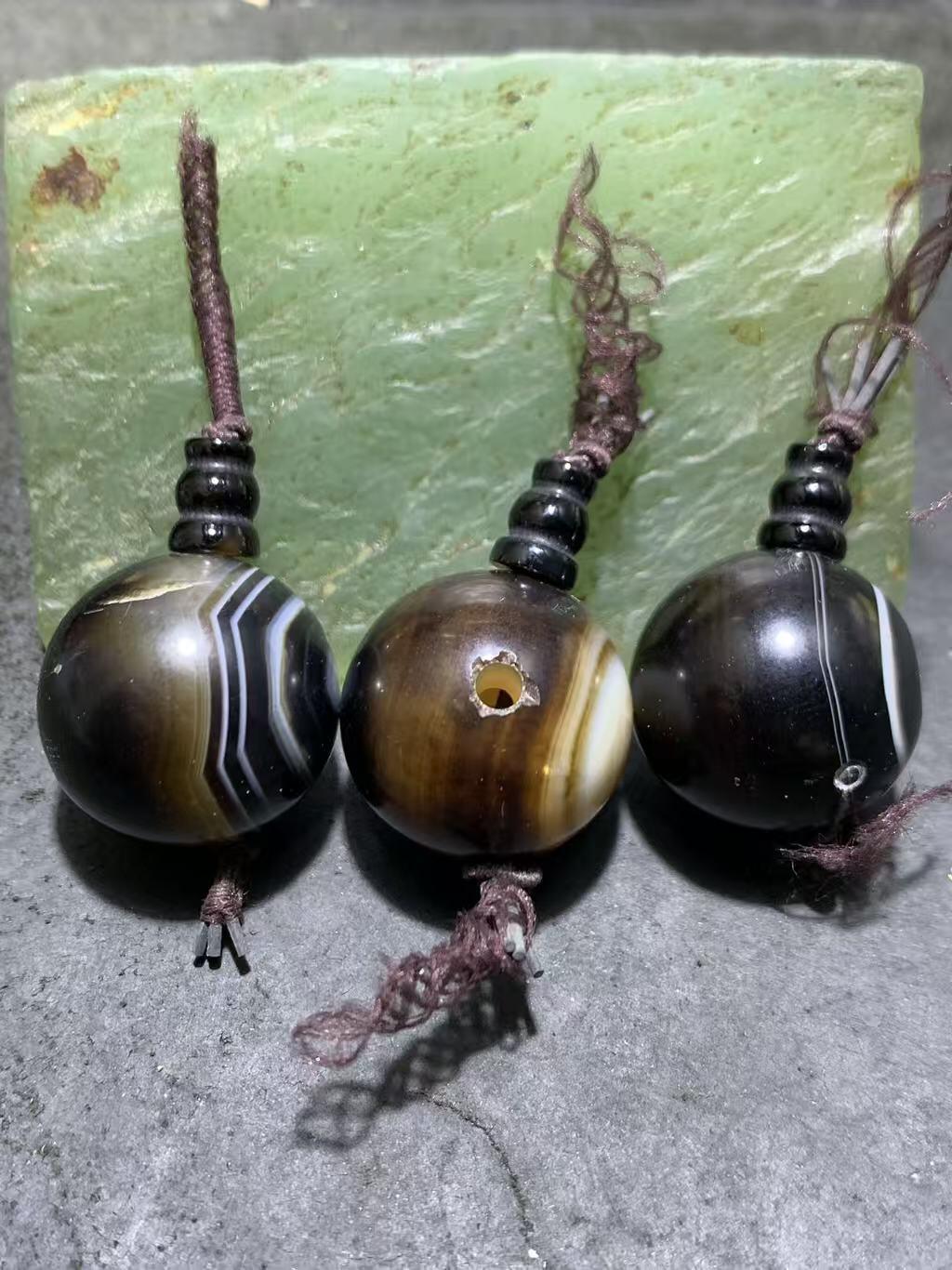 通货药师玛瑙通货佛头三通3颗。