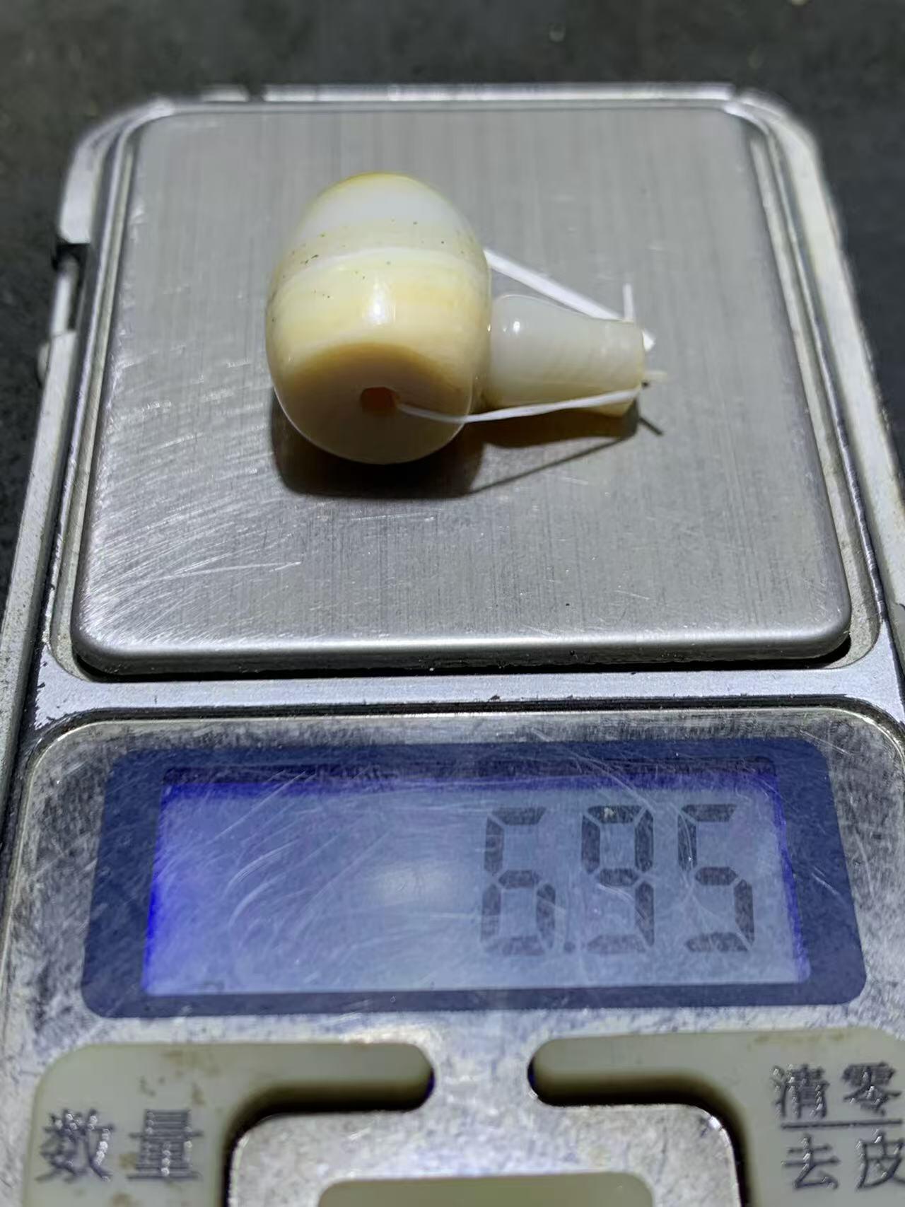 精美高玉化缠丝玛瑙佛头三通一套。