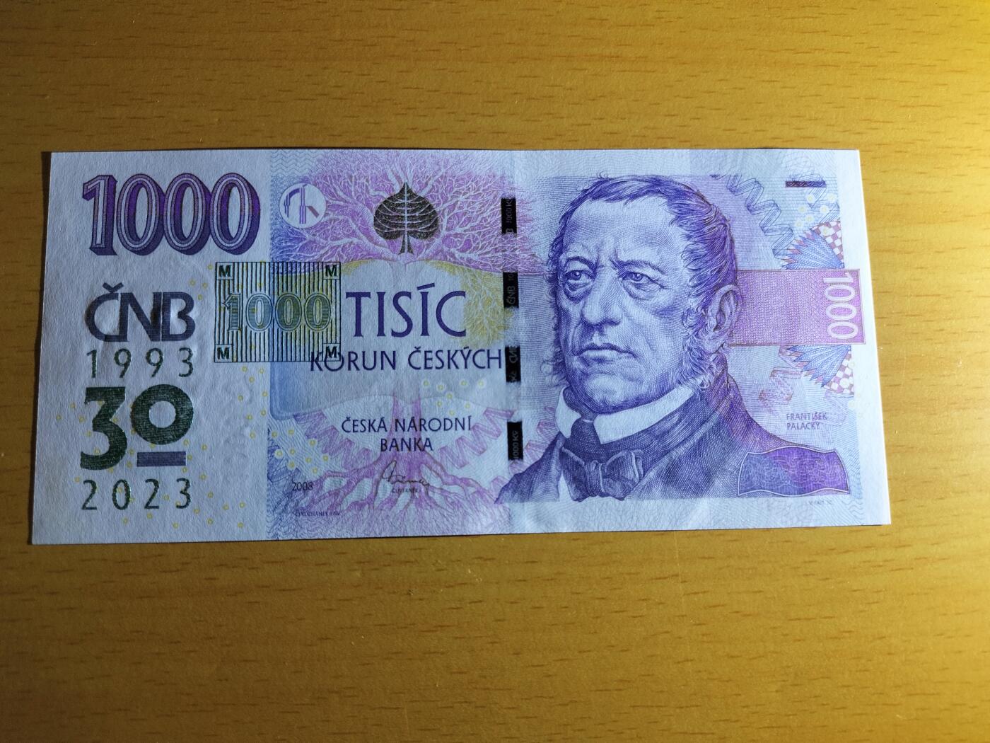 【礼羽收藏】🌏世界钱币拍卖第103期 捷克2023年纪念钞，面值1000克朗，钞票品相如图，背面双头鹰图案，正面捷克国家银行标志。