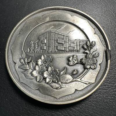 蒂克钱币-第40场 日本徽章 企业章自动拍 - 日本 巢鸭女子中学 50周年纪念章 70mm 162g