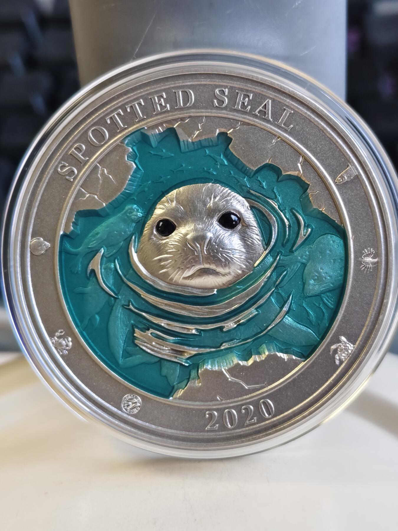 第175期拍卖【长期征集拍品】 巴巴多斯2020年海底世界系列海豹镶透明珐琅银币，999银，发行999枚