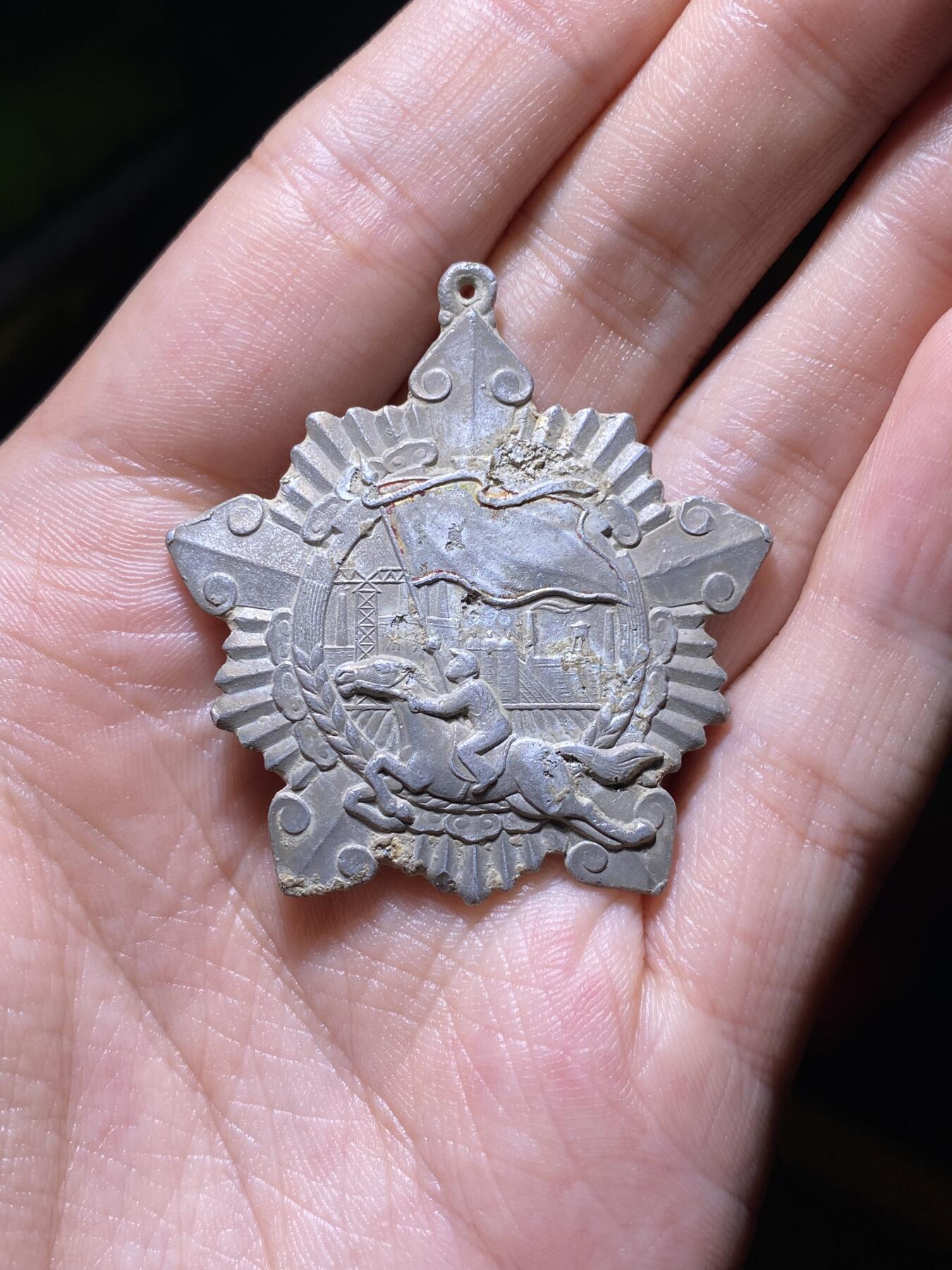 徽章专拍场 五十年代江阴县五好干部奖章