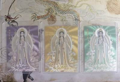 奇趣收藏卡牌拍卖第22场 山河潮玩限定礼盒  青朴 绘 观音 粗闪 三色各1张 全新覆膜卡夹卡膜保护