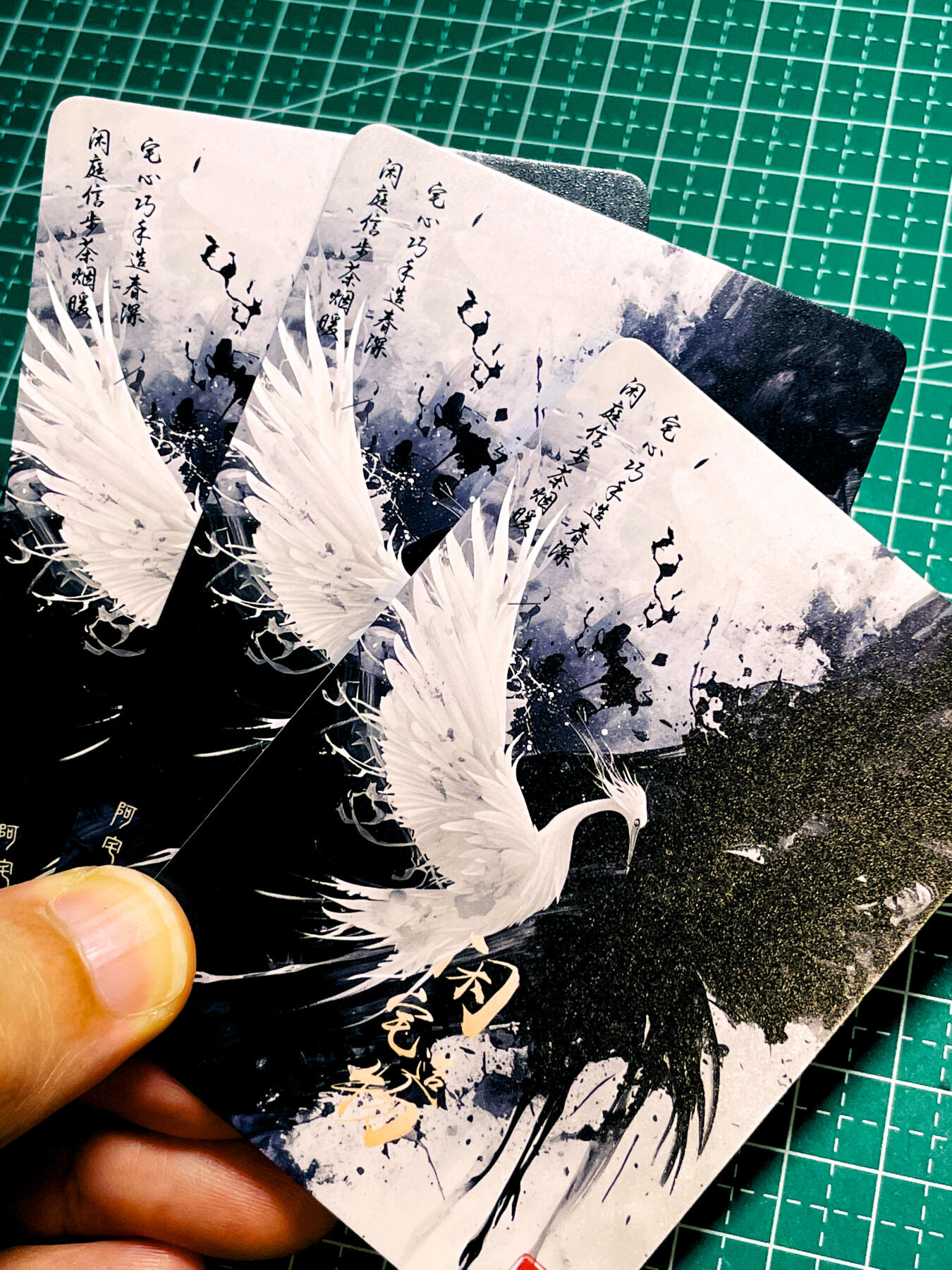 【关注参拍有赠卡】显眼宝31期  9.10日晚9:30截止 逝者如斯夫不舍昼夜 宅家 不知名小套卡 一套3张 彩闪工艺 63*88