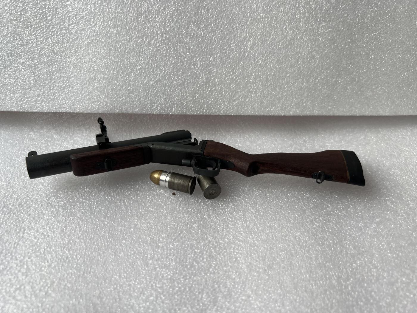 零元拍：H&G 1/4 M79榴蛋仓模型，全金属，含两枚蛋蛋，无背带，全品没毛病。无包装。