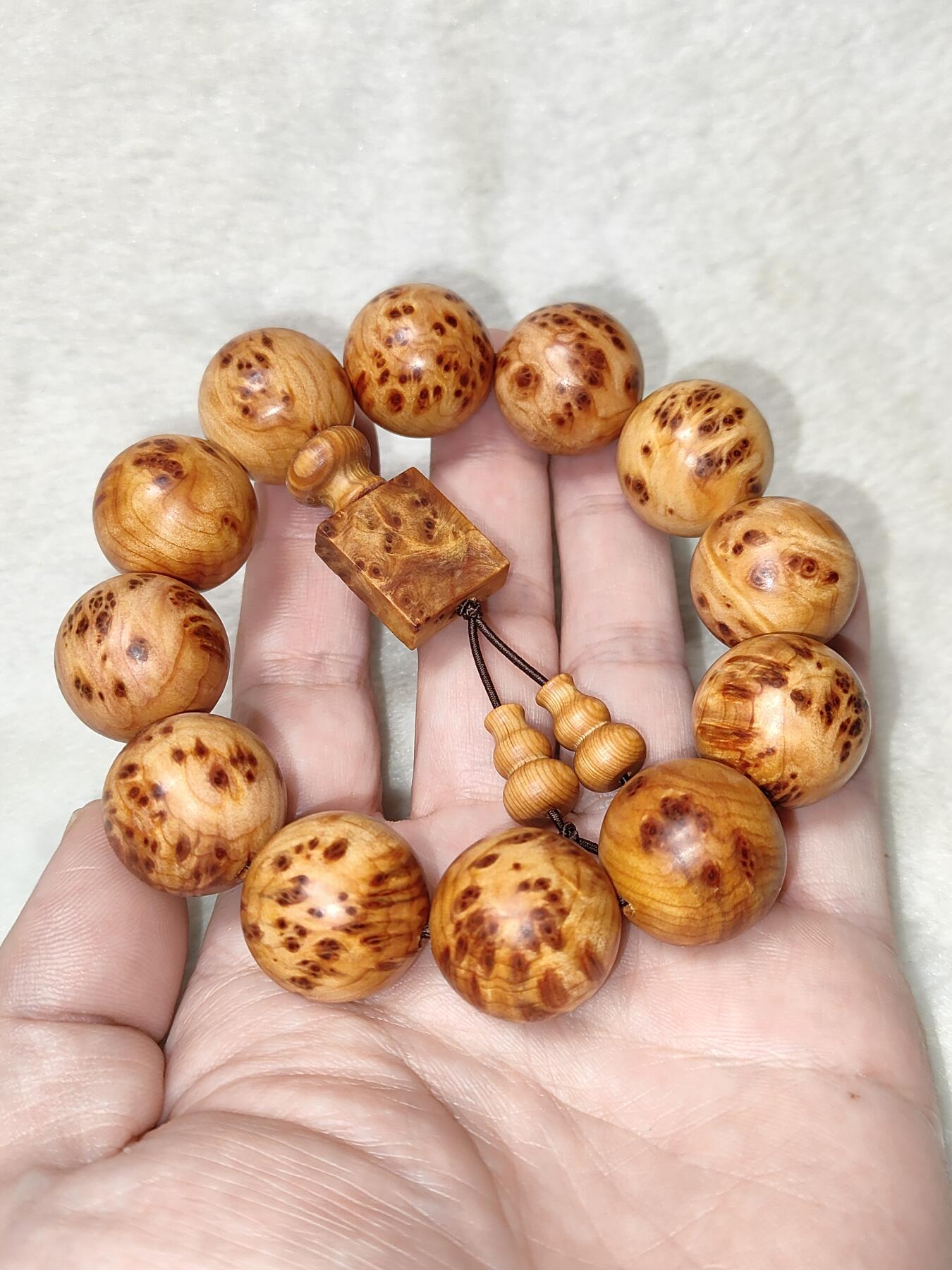 太行崖柏老料黄金底雀眼留疤2.0手串油性足纹理漂亮香味浓一物一图按图发货C084