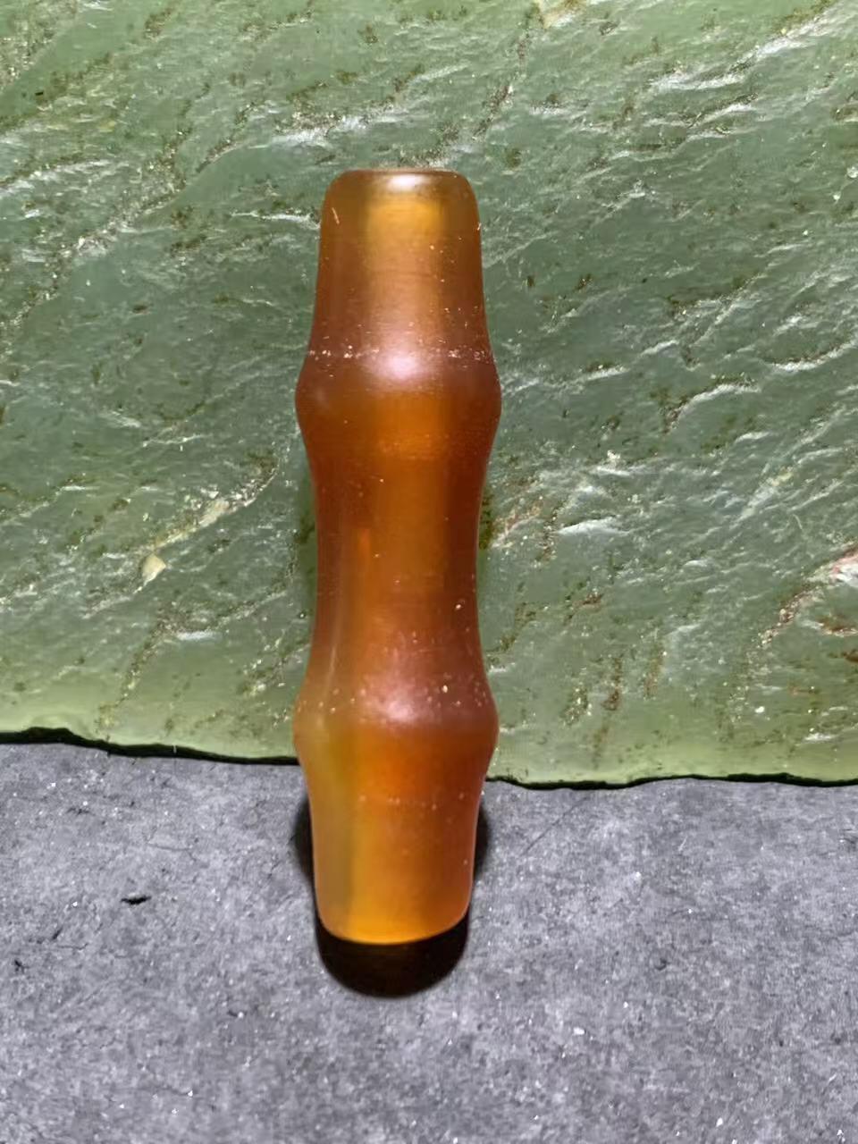 高玉化玛瑙随形竹节桶珠一颗，
