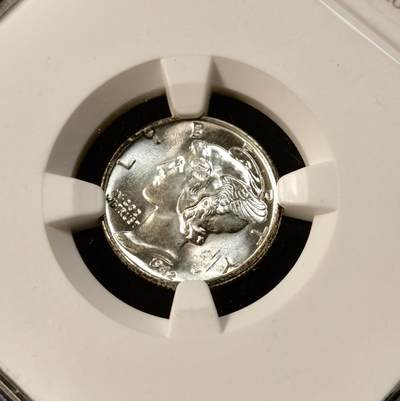 甄臻铺-世界币章拍卖（第33期），送拍享返佣金等优惠多多 NGC-MS65 1942年美国小飞侠，早期高分卷拆