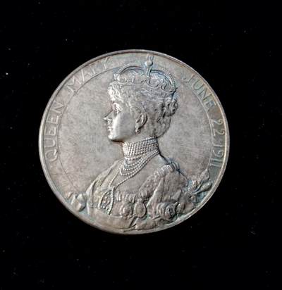 甄臻铺-世界币章拍卖（第33期），送拍享返佣金等优惠多多 1911年英国乔治五世加冕银章，30.7mm，12.28g