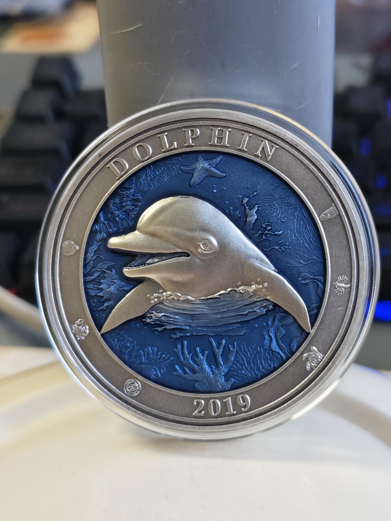 第175期拍卖【长期征集拍品】 巴巴多斯2019海底世界系列3海豚镶透明珐琅银币,999银，发行999枚，3盎司