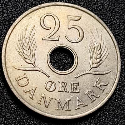 泉币菌-第107场-精品福利场 - 丹麦1972年25欧尔中孔镍币 玛格丽特二世花押 