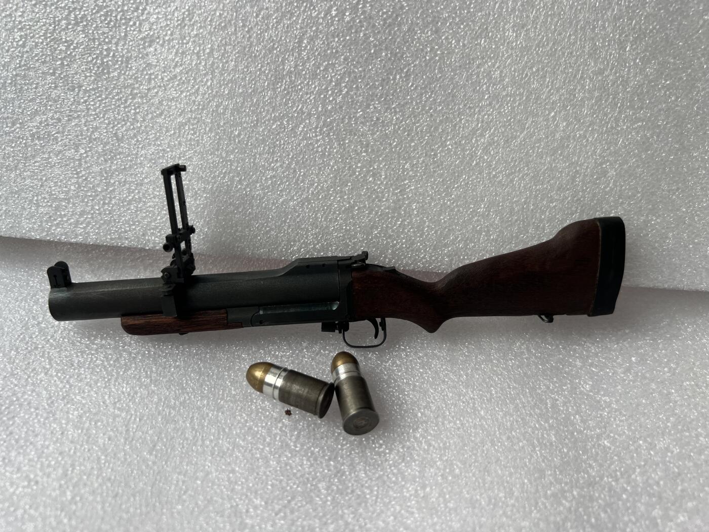 零元拍：H&G 1/4 M79榴蛋仓模型，全金属，含两枚蛋蛋，无背带，全品没毛病。无包装。
