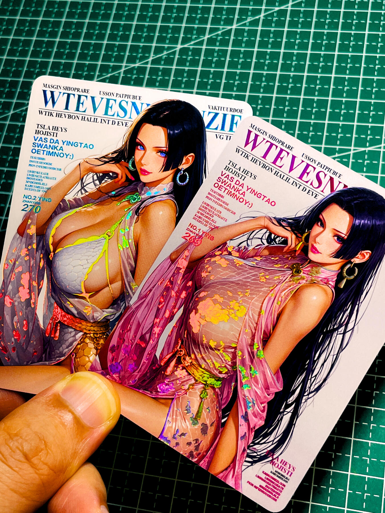 【关注参拍有赠卡】显眼宝31期  9.10日晚9:30截止 逝者如斯夫不舍昼夜 女帝封面卡 一对2张  眼神和服饰很绝 金彩卡 63*88