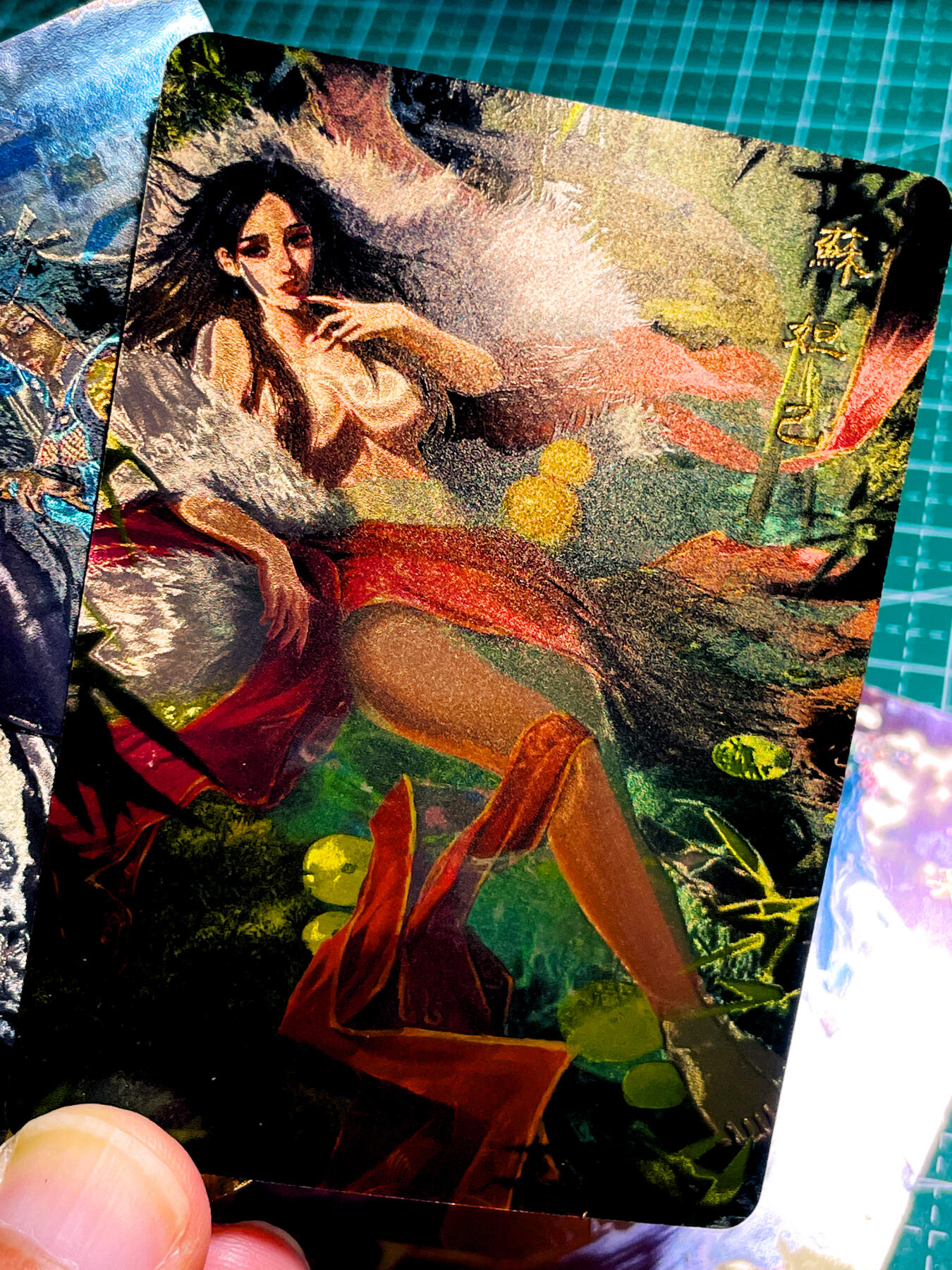 【关注参拍有赠卡】显眼宝31期  9.10日晚9:30截止 逝者如斯夫不舍昼夜 燎原卡牌  典藏卡三张 传说中的 钱花了 眼瞎啦 镭光系列  苏妲己 林朝英  扈三娘 三张  63*88