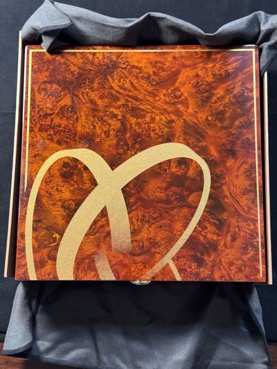 甄臻铺-世界币章拍卖（第33期），送拍享返佣金等优惠多多 NGC-MS70 2024年公斤龙银币300元，双龙戏珠，1公斤银币，盒证全，巨大一个，限量5000枚，裸币发行价12800，69分多见，70分少见