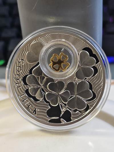 第174期拍卖【长期征集拍品】 - 纽埃2012年 幸运钱币(2)四叶草纪念银币，925银，28.28克