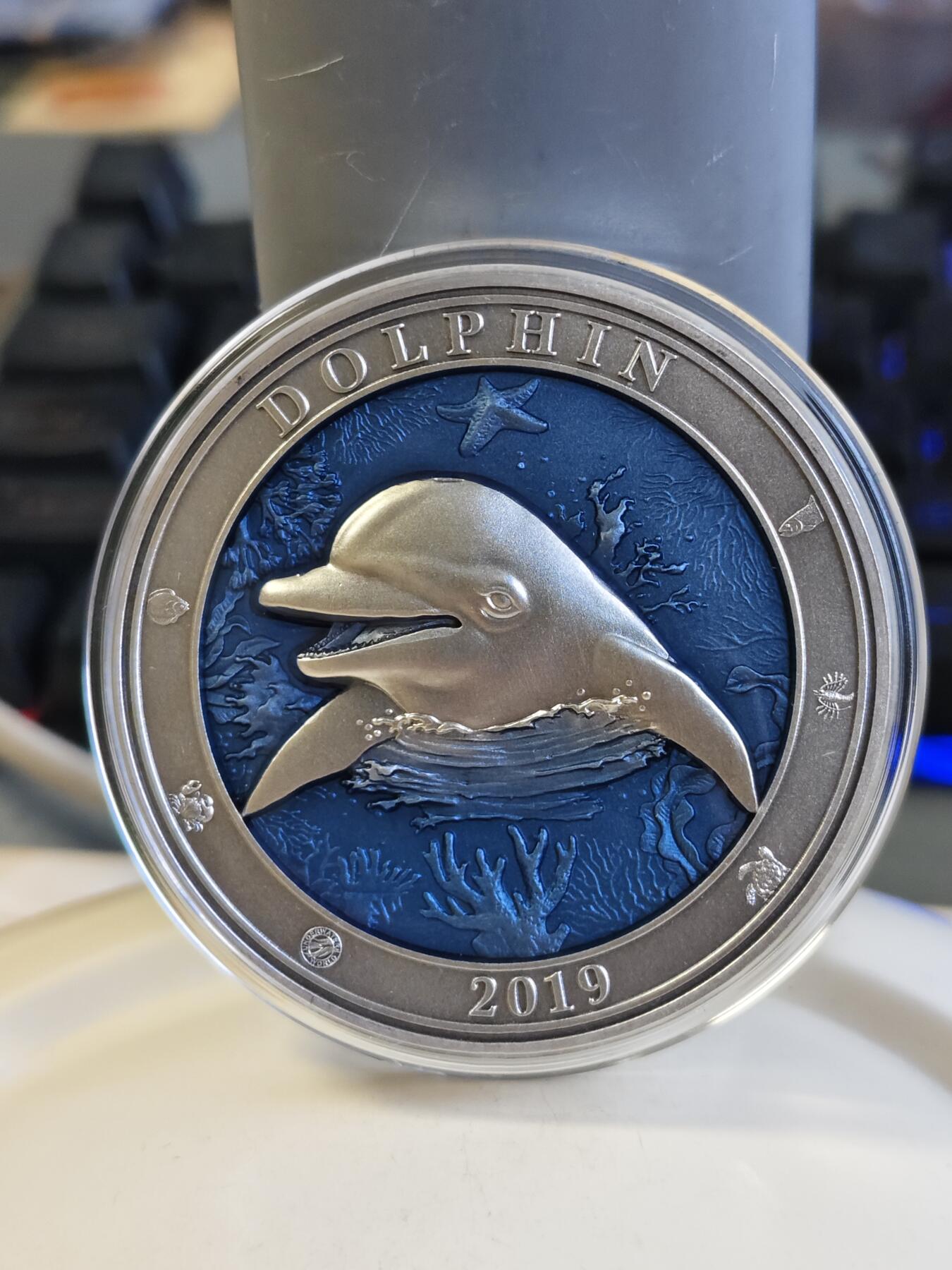 第175期拍卖【长期征集拍品】 巴巴多斯2019海底世界系列3海豚镶透明珐琅银币,999银，发行999枚，3盎司