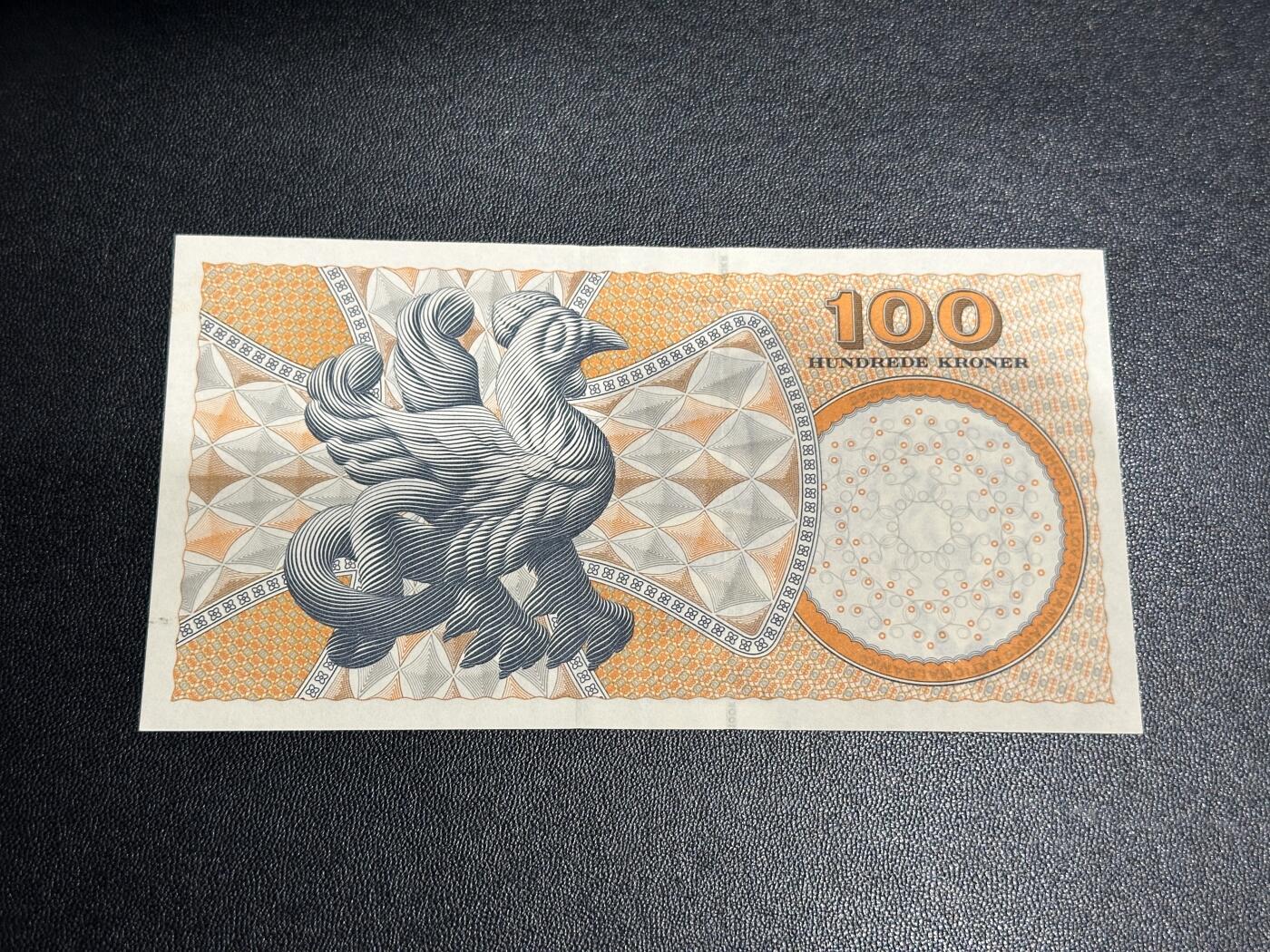 《外钞收藏家》第五百六十六期（本期精选热门裸币、优质评级币）（本平台长期征集拍品、欢迎藏友们联系合作） 丹麦浮雕版100克朗 AU品相 初版