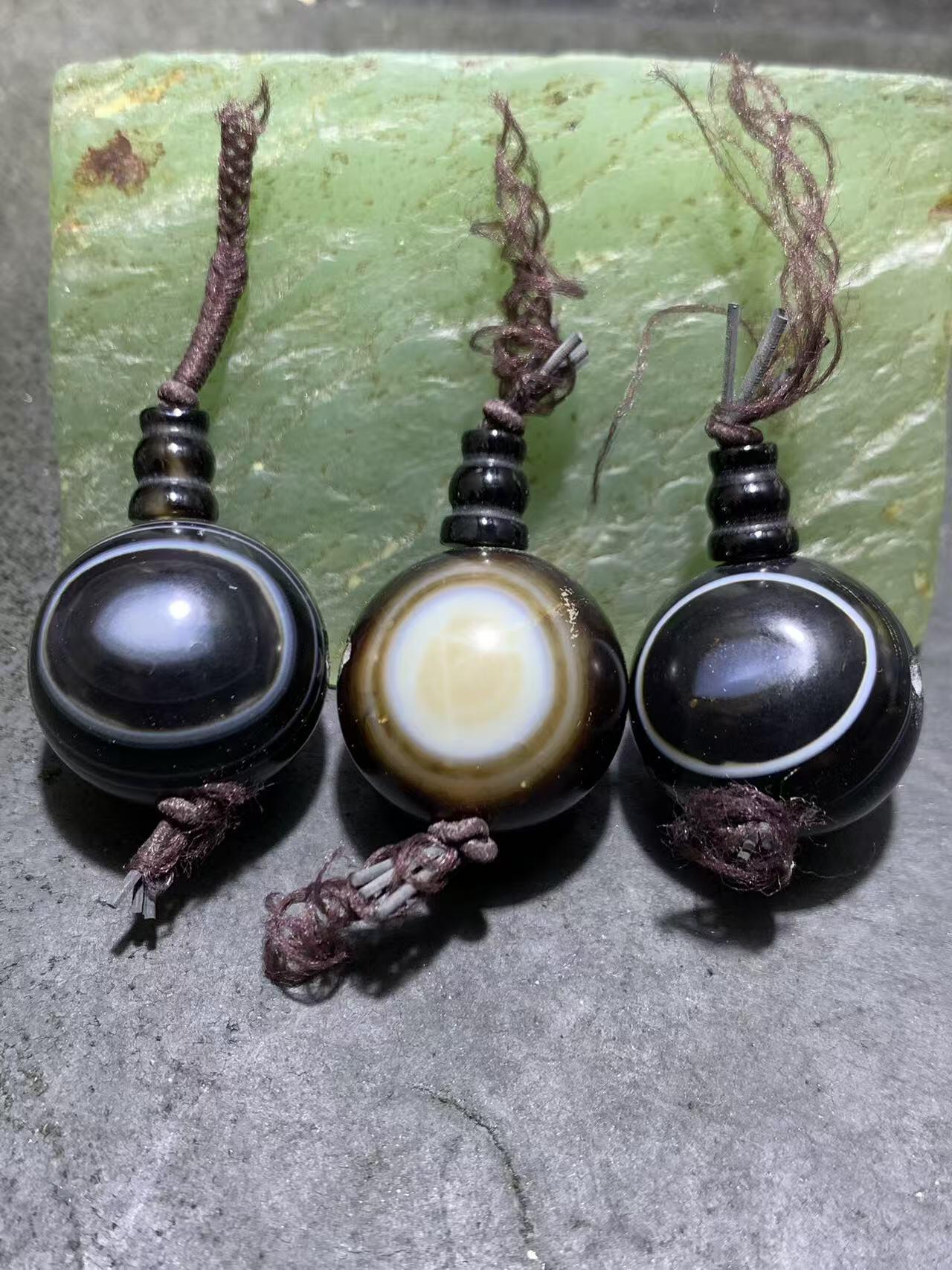 通货药师玛瑙通货佛头三通3颗。
