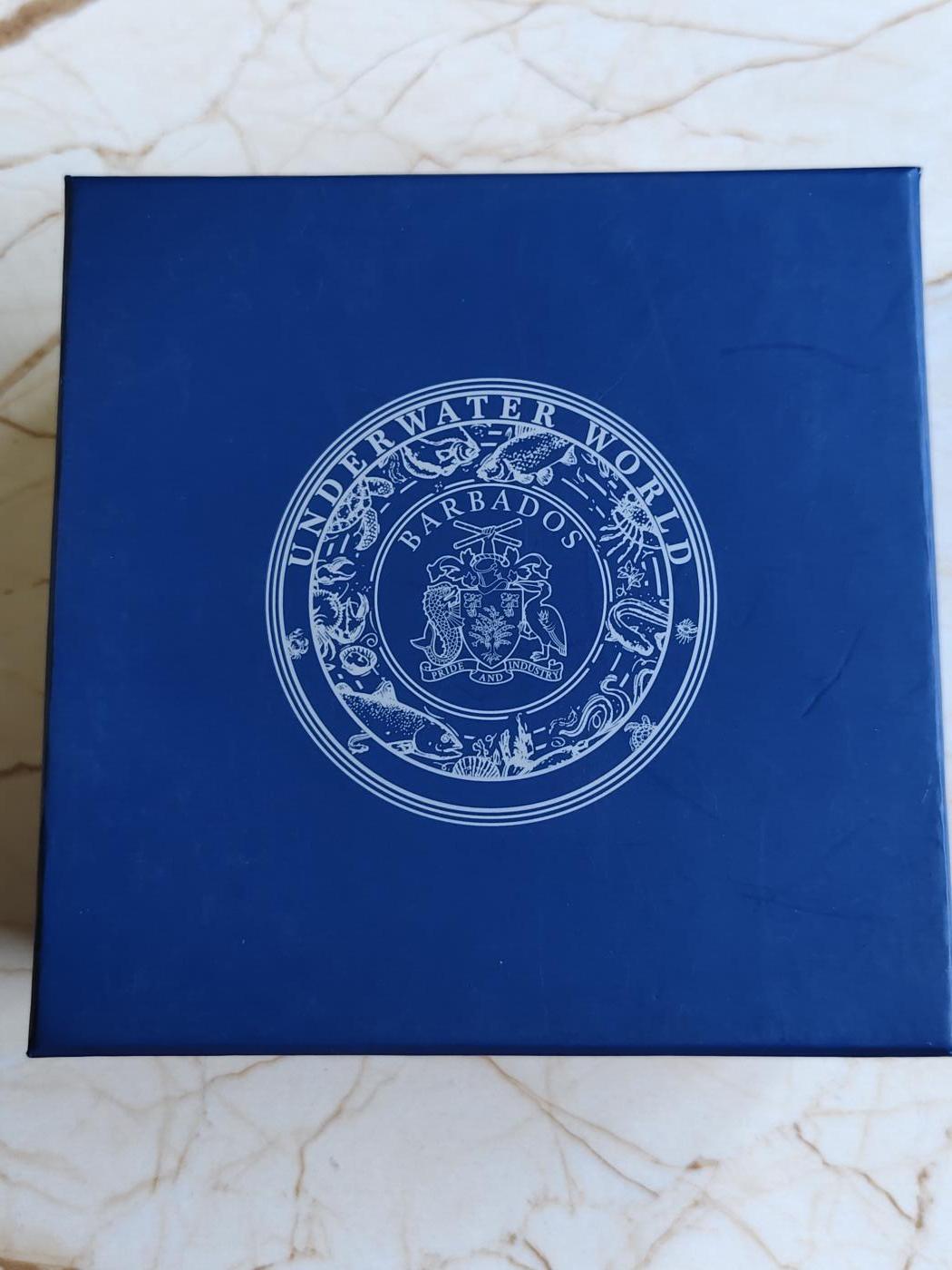 第175期拍卖【长期征集拍品】 巴巴多斯2018年海底世界系列1大白鲨透明珐琅银币，999银，3盎司，发行999枚