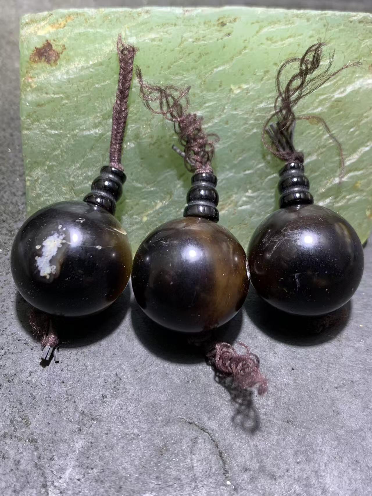 通货药师玛瑙通货佛头三通3颗。