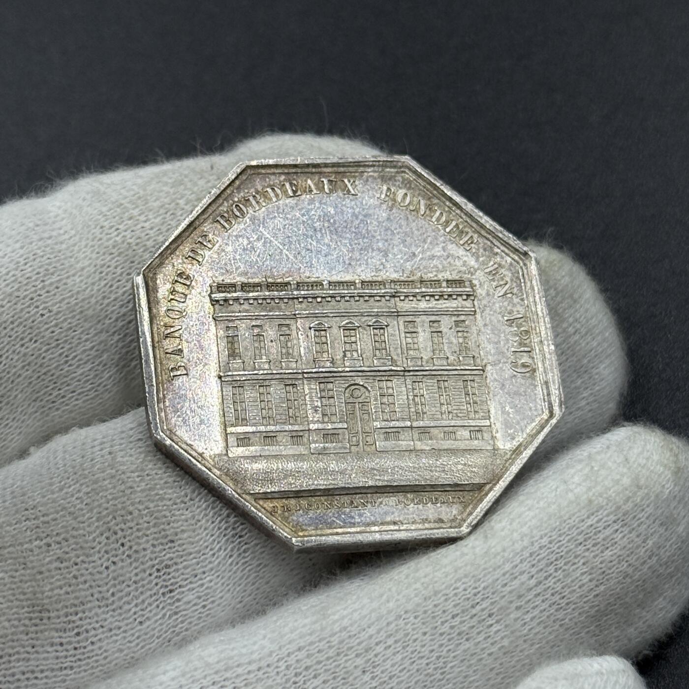「木头集藏」章牌专场-第61场 1819年法国波尔多银行银章，直径：34mm，边铭：油灯（1832-1841年），少见八角，刻画细致，早期版本！