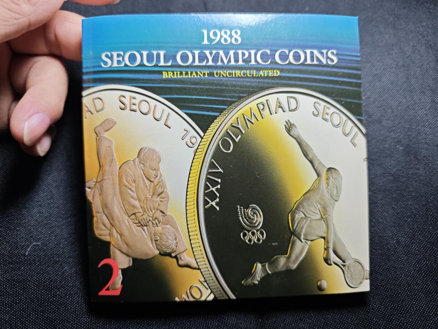 KK钱币收藏小铺 套币专场 2月预留时间 周末发货  1988韩国奥运纪念套币8枚套 4卡套一组 整盒齐全难得！