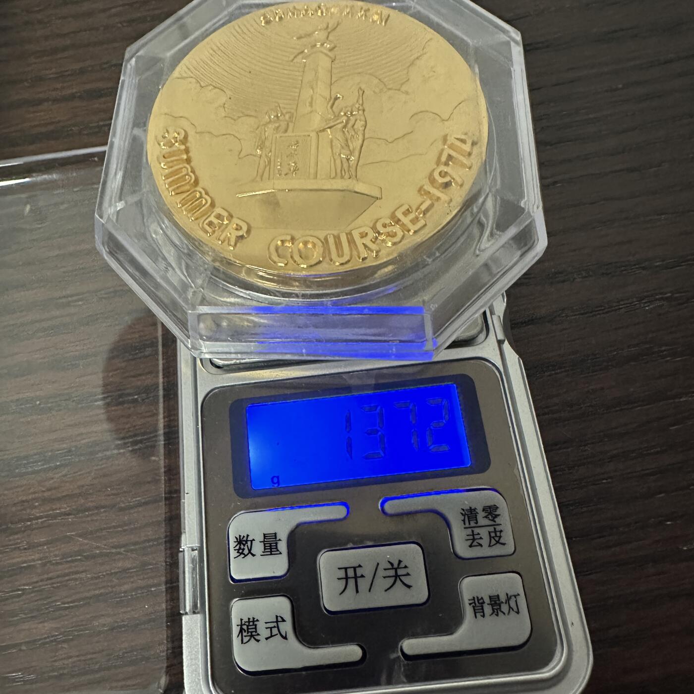 蒂克钱币-第40场 日本徽章 企业章自动拍 1974年 夏季讲习会镀金章 60mm 带盒137g