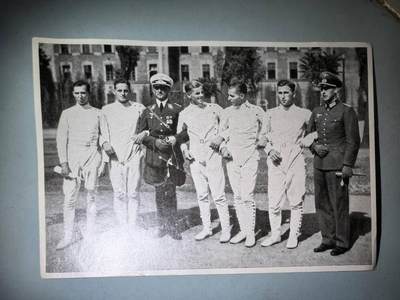盛世勋华——号角文化勋章邮票专场拍卖第278期 - 德国（1939）1936年柏林奥运会大尺寸宣传照片布达佩斯获胜的德国五项全能队：（从左至右）伯尔克上尉、汉德里克上尉、海格尔上尉、普特曼中尉、克拉默中尉、伦普中尉、施赖伯中尉 