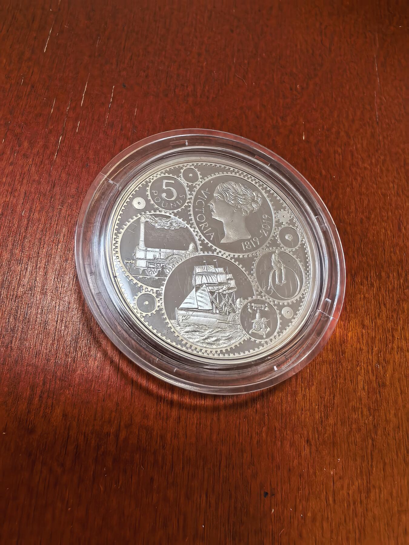 长老汇蛇年精选第四十五场拍卖 2019英国维多利亚5英镑精制银币，盒证全，5000枚