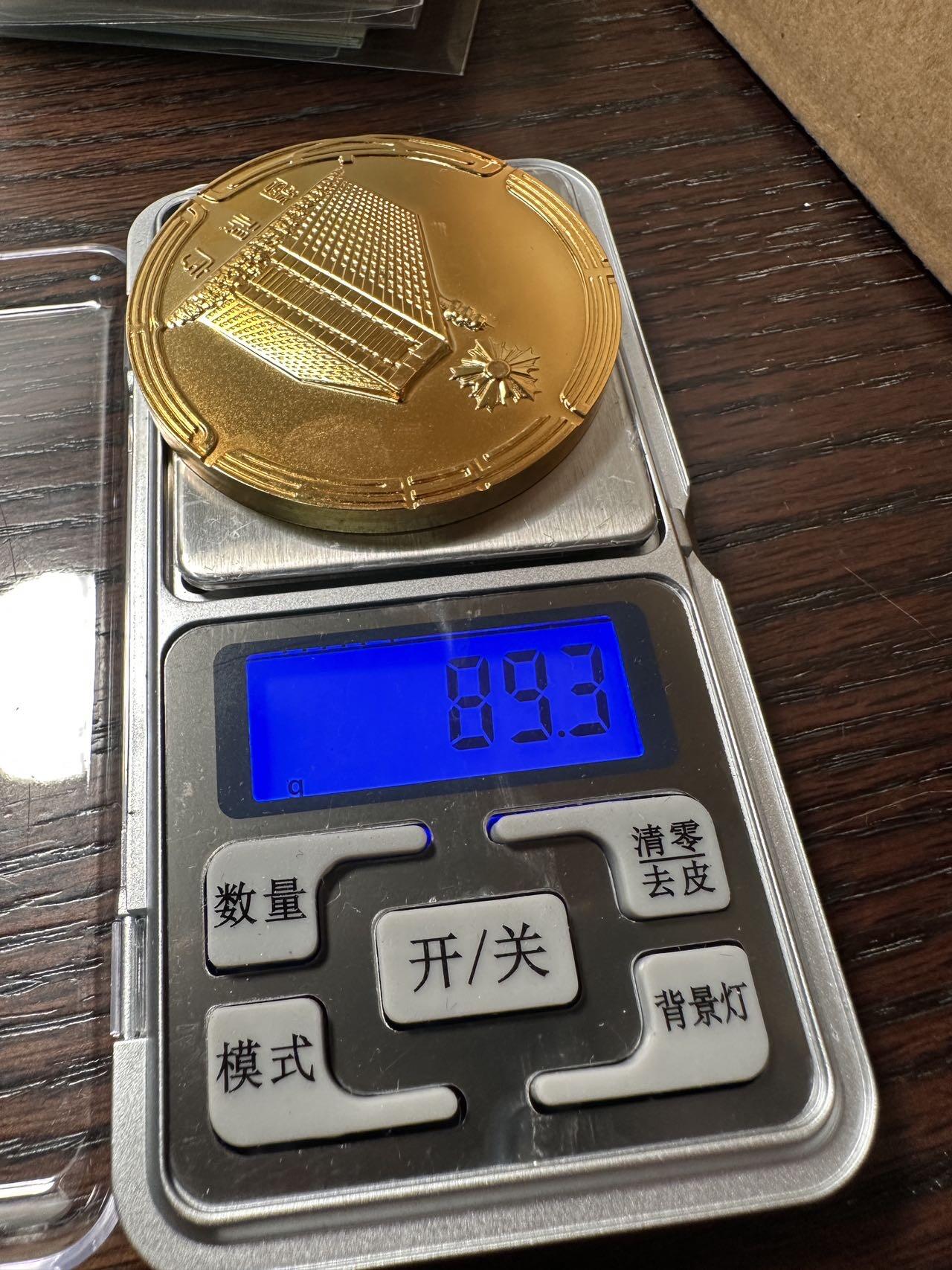 蒂克钱币-第40场 日本徽章 企业章自动拍 日本警视厅 镀金章 55mm 90g 绒布盒 合页有瑕疵