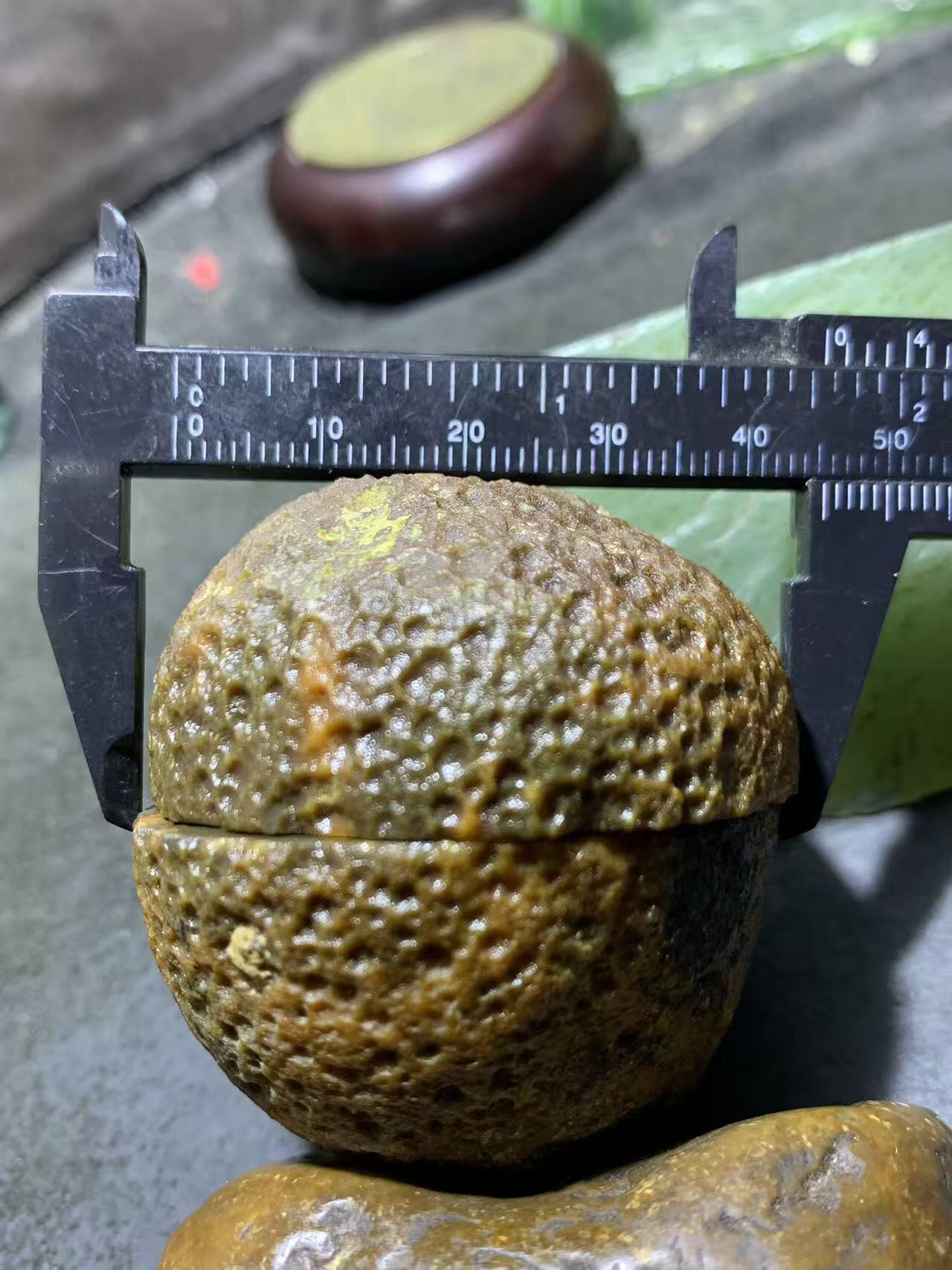 亚光原皮战国红玛瑙对切原石摆件一对