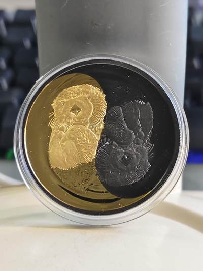 第175期拍卖【长期征集拍品】 - 加拿大2022年阴阳太极双头海獭镀金镀铑纪念银币，9999银镀金镀铑，31.1克，发行4500枚