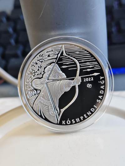 第175期拍卖【长期征集拍品】 - 哈萨克斯坦2022年游牧民族射箭24克镀金纪念银币，925银镀金，24克，发行3000枚